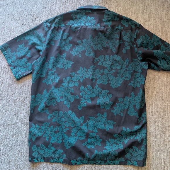 Leafy Green and Black Casual Button Down Shirt - Picture 2 of 2